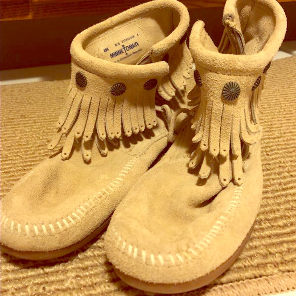 Minnetonka size 8.5, bought from buckle